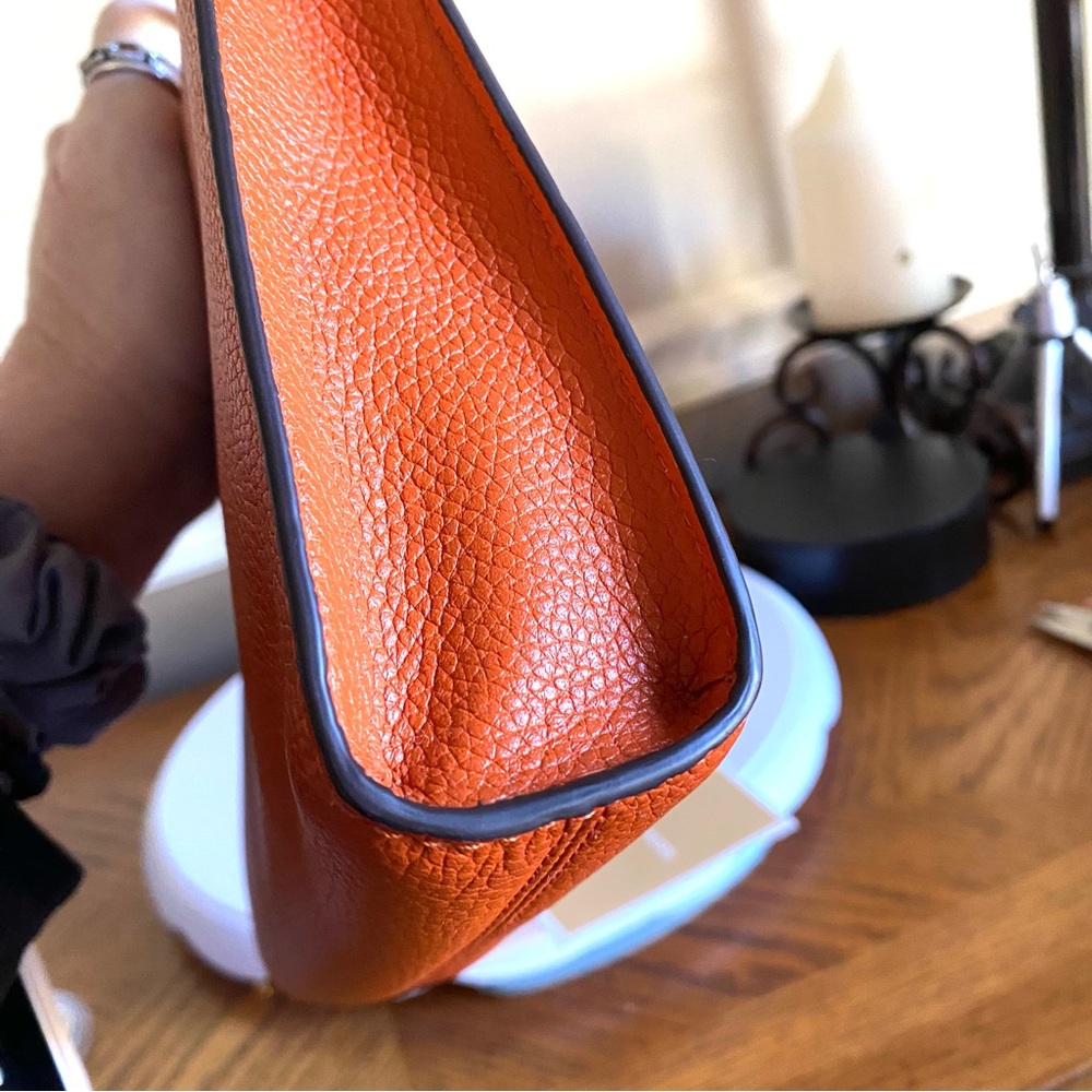 Michael Kors XL pebble leather clutch wrislet in burnt orange EUC no callouts - Picture 5 of 11